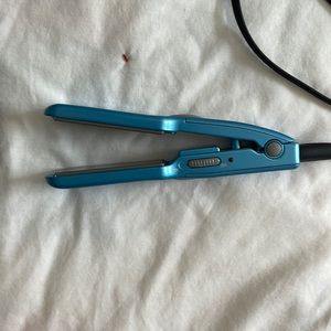 BaByliss Pro Nano Titanium hair straightener